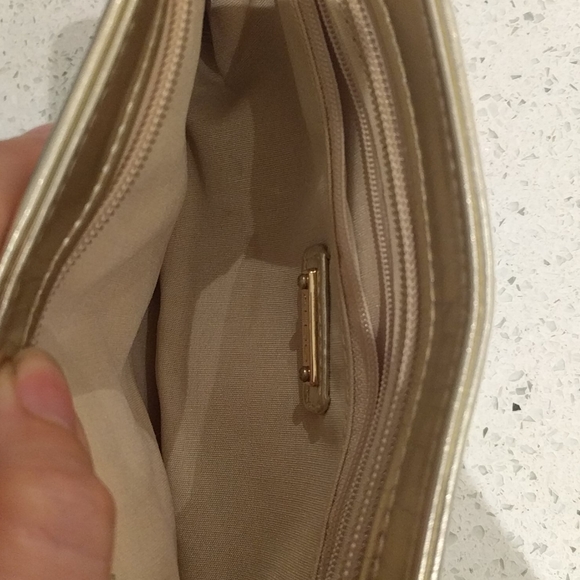 Beautiful gold wristlet by Aldo🍀🌸 - Picture 5 of 8